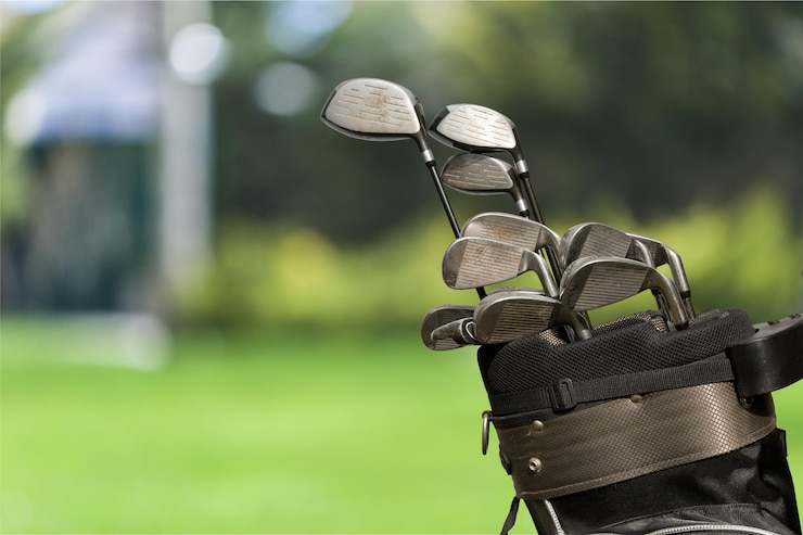 different-golf-clubs-background_488220-27779